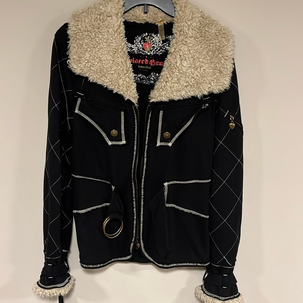 Black jacket, what fur color size medium